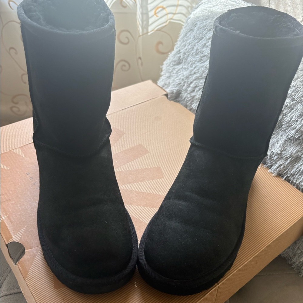 Women's Ugg Black Suede Boots - Picture 3 of 8